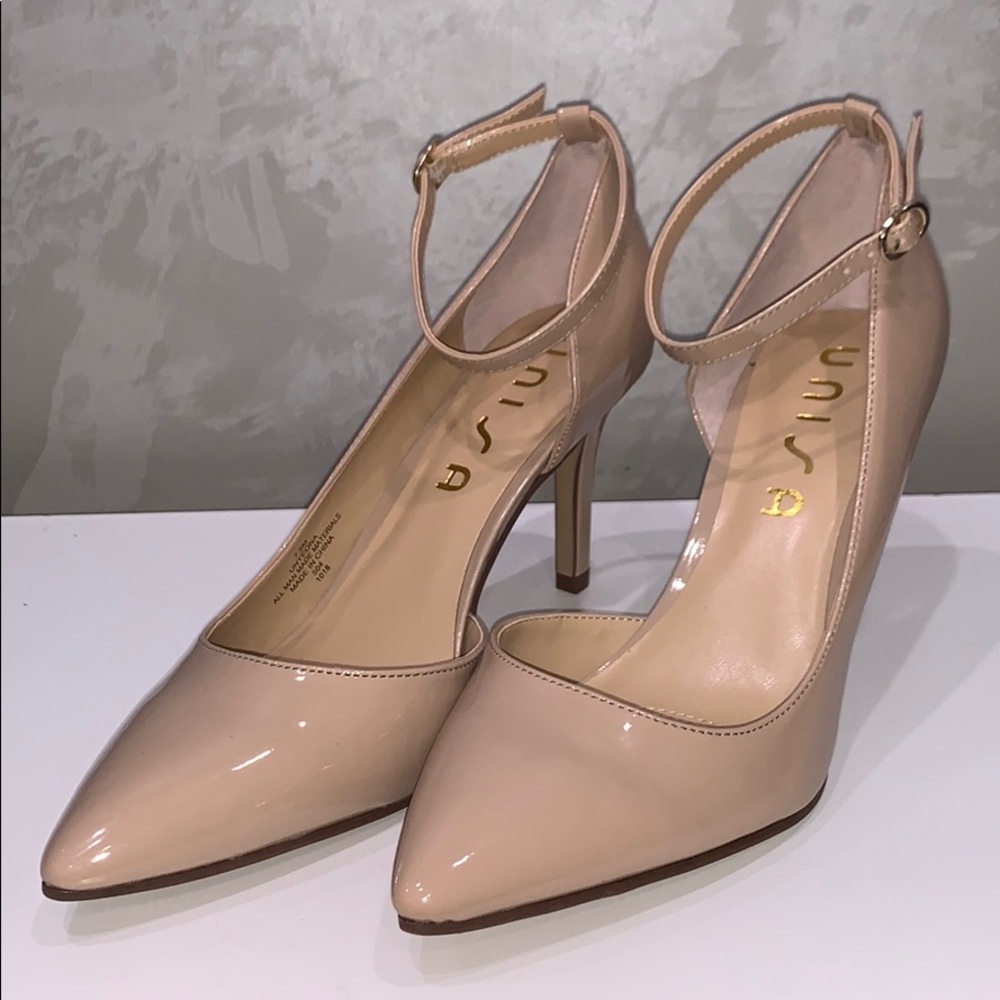 BRAND NEW UNISA NUDE PUMPS